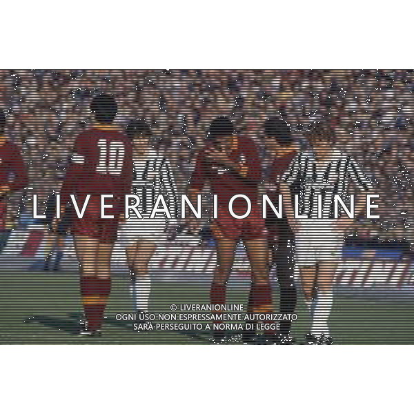 PAOLO ROSSI CALCIATORE - RETROSPETTIVA NELLA FOTO IN JUVENTUS - ROMA NEL 1983 CON CERESO, FALCAO E BONIEK ©ARCHIVIO AGENZIA ALDO LIVERANI SAS