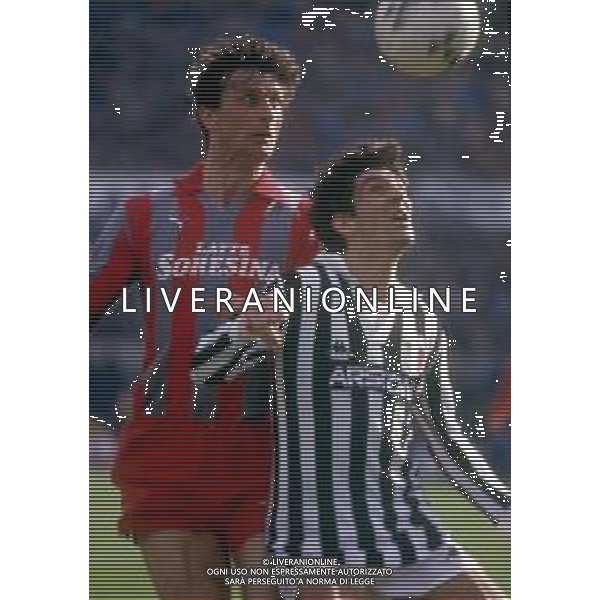 PAOLO ROSSI CALCIATORE - RETROSPETTIVA NELLA FOTO CON LA MAGLIA DELLA JUVENTUS NEL 1985 CON ZMUDA MAGLIA DELLA CREMONESE ©ARCHIVIO AGENZIA ALDO LIVERANI SAS