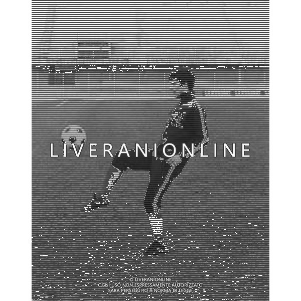 PAOLO ROSSI CALCIATORE - RETROSPETTIVA NELLA FOTO CON LA MAGLIA DEL LANEROSSI VICENZA DURANTE L\'ALLENAMENTO ©ARCHIVIO AGENZIA ALDO LIVERANI SAS
