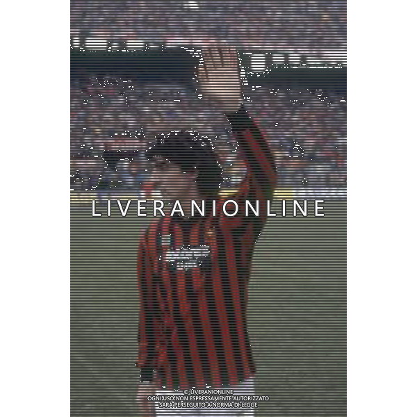 PAOLO ROSSI CALCIATORE - RETROSPETTIVA NELLA FOTO CON LA MAGLIA DEL MILAN NEL 1985-1986 ©ARCHIVIO AGENZIA ALDO LIVERANI SAS