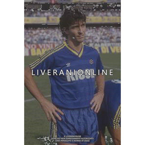 PAOLO ROSSI CALCIATORE - RETROSPETTIVA NELLA FOTO CON LA MAGLIA DEL VERONA NEL 1986-1987 ©ARCHIVIO AGENZIA ALDO LIVERANI SAS