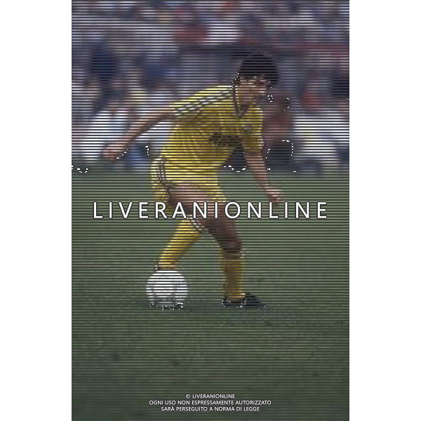 PAOLO ROSSI CALCIATORE - RETROSPETTIVA NELLA FOTO CON LA MAGLIA DEL VERONA NEL 1986-1987 ©ARCHIVIO AGENZIA ALDO LIVERANI SAS