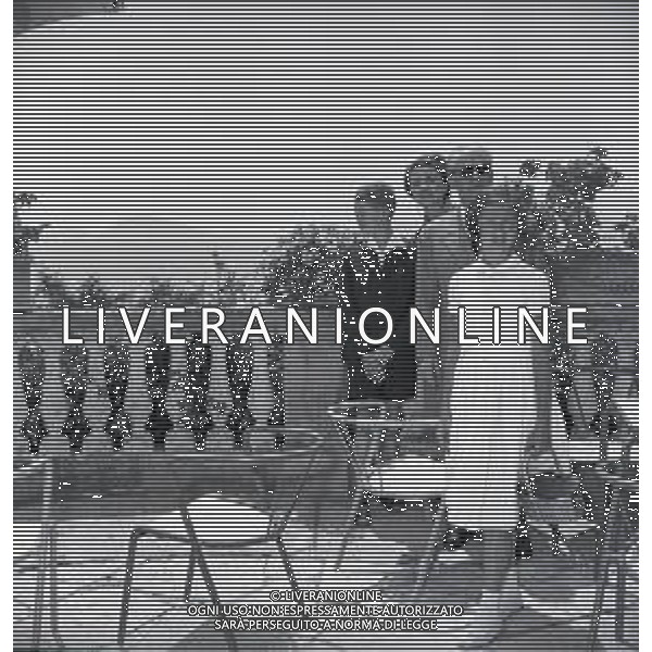 RETROSPETTIVA GIOVANNI GRONCHI POLITICO NELLA FOTO GIOVANNI GRONCHI A FORMIA CON LA FAMIGLIA NELL\'ANNO 1958  AG ALDO LIVERANI SAS  