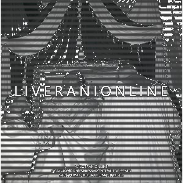RETROSPETTIVA GIOVANNI BATTISTA ENRICO ANTONIO MARIA MONTINI -PAPA PAOLO VI NELLA FOTO GIOVANNI BATTISTA ENRICO ANTONIO MARIA MONTINI -PAPA PAOLO VI ARRIVA NELLA DIOCESI DI MILANO NELL\'ANNO 1956 ARCHIVIO VESPASIANI -AG ALDO LIVERANI SAS  