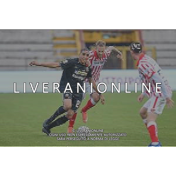 LiveMedia/Ettore Griffoni LR Vicenza vs Ascoli Calcio FC - Italian Football Championship League BKT 2020/2021, 19 December 2020 Romeo Menti stadium, vicenza, Italy Photo showing: Abdelhamid Sabiri (Ascoli) hindered byLuca Rigoni (Vicenza) @LM/Ettore Griffoni AG ALDO LIVERANI SAS