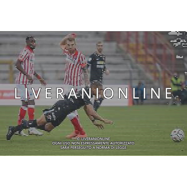 LiveMedia/Ettore Griffoni LR Vicenza vs Ascoli Calcio FC - Italian Football Championship League BKT 2020/2021, 19 December 2020 Romeo Menti stadium, vicenza, Italy Photo showing: Foul of Luca Rigoni (Vicenza) on Abdelhamid Sabiri (Ascoli) @LM/Ettore Griffoni AG ALDO LIVERANI SAS