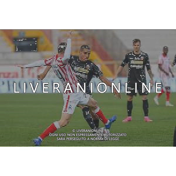 LiveMedia/Ettore Griffoni LR Vicenza vs Ascoli Calcio FC - Italian Football Championship League BKT 2020/2021, 19 December 2020 Romeo Menti stadium, vicenza, Italy Photo showing: Abdelhamid Sabiri (Ascoli) hindered by Luca Barlocco (Vicenza) @LM/Ettore Griffoni AG ALDO LIVERANI SAS
