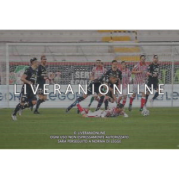LiveMedia/Ettore Griffoni LR Vicenza vs Ascoli Calcio FC - Italian Football Championship League BKT 2020/2021, 19 December 2020 Romeo Menti stadium, vicenza, Italy Photo showing: Foul of Abdelhamid Sabiri (Ascoli) on Luca Barlocco (Vicenza) @LM/Ettore Griffoni AG ALDO LIVERANI SAS