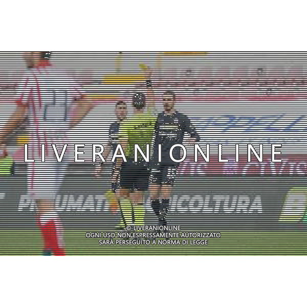 LiveMedia/Ettore Griffoni LR Vicenza vs Ascoli Calcio FC - Italian Football Championship League BKT 2020/2021, 19 December 2020 Romeo Menti stadium, vicenza, Italy Photo showing: Danilo Quaranta (Ascoli) cautioned for the foul on Riccardo Meggiorini (Vicenza) @LM/Ettore Griffoni AG ALDO LIVERANI SAS