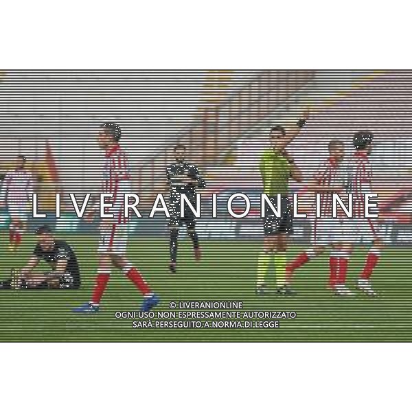 LiveMedia/Ettore Griffoni LR Vicenza vs Ascoli Calcio FC - Italian Football Championship League BKT 2020/2021, 19 December 2020 Romeo Menti stadium, vicenza, Italy Photo showing: Jacopo Da Riva (Vicenza) cautioned for the foul on Dario Saric (Ascoli) @LM/Ettore Griffoni AG ALDO LIVERANI SAS