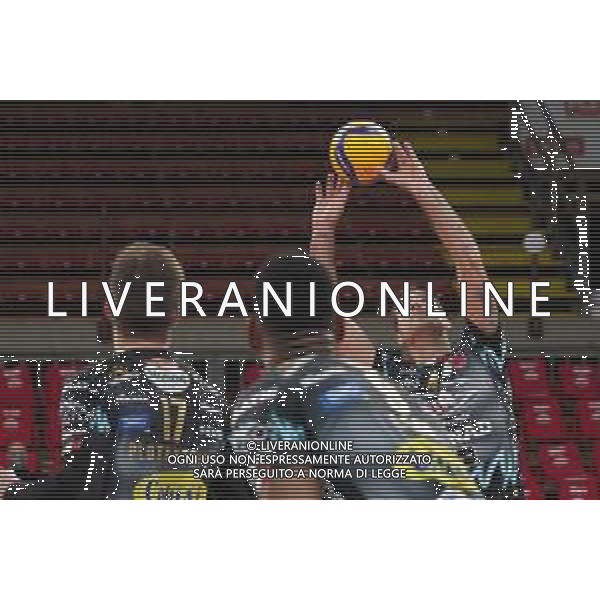 LiveMedia/Loris Cerquiglini Sir Safety Conad Perugia vs NBV Verona - Volleyball Italian Serie A Men Superleague Championship 2020/2021, 19 December 2020 PalaBarton, perugia, Italy Photo showing: travica dragan (n.04 setter sir safety conad perugia) raise @LM/Loris Cerquiglini AG ALDO LIVERANI SAS