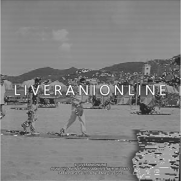 RETROSPETTIVA MARIA GABRIELLA DI SAVOIA NELLA FOTO MARIA GABRIELLA DI SAVOIA A ISCHIA CON ENRICO D\'ASSIA NELL\'ANNO 1963 AG ALDO LIVERANI SAS   