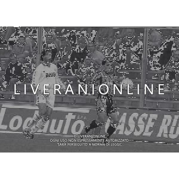 27-11-1994 BERGAMO CAMPIONATO DI CALCIO SERIE B ATALANTA VERONA 0-1 NELLA FOTO VALETR BONACINI E VINCENZO ESPOSITO AG ALDO LIVERANI SAS