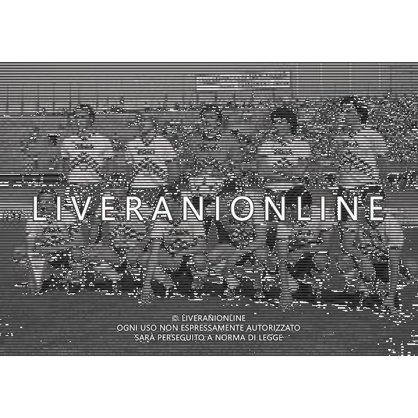 14-10-1984 VARESE CAMPIONATO DI CALCIO SERIE B VARESE AREZZO 2-1 NELLA FOTO LA FORMAZIONE AREZZO CALCIO 1984-1985 DA SIN IN PIEDI STEFANO COLANTUONO-ANDREA MANGONI-GIUSEPPE PELLICANO\'-ALESSANDRO BERTONI-MARIANO RIVA SED DA SIN DOMENICO NERI-ALBERTO MINOIA-STEFANO BUTTI-AMEDEO CARBONI-SANDRO TOVALIERI-EMILIANO DOVERI AG ALDO LIVERANI SAS
