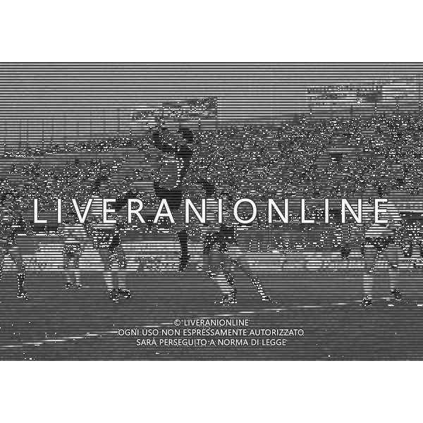 18-03- 1984 VARESE CAMPIONATO DI CALCIO SERIE B VARESE AREZZO 2-0 NELLA FOTO PARATA GIUSEPPE PELLICANO\' AG ALDO LIVERANI SAS