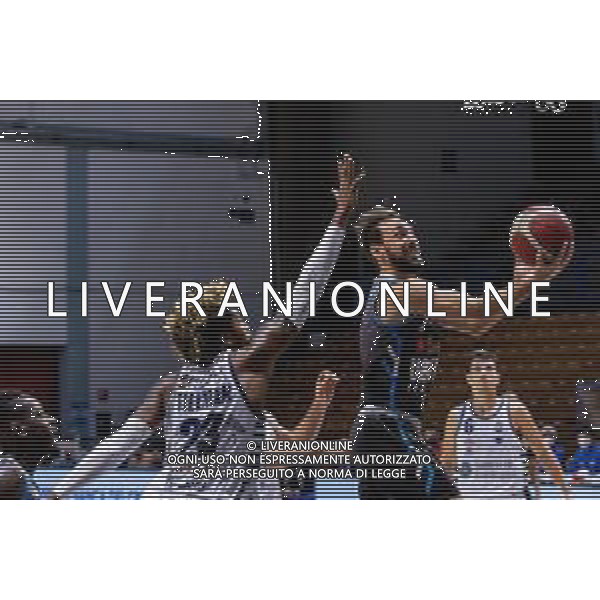 Matteo Casoni/LM - Vanoli Basket Cremona vs Banco di Sardegna Sassari - Campionato di Basket Serie A 2020/2021 23 dicembre 2020 - Sport Mario Radi, Cremona, Italia Nella foto: Classico cavaliere di Giuseppe Poeta della Vanoli Cremona ai danni di Justin Tillman della Banco Di Sardegna Sassari @LM/Matteo Casoni AG ALDO LIVERANI SAS