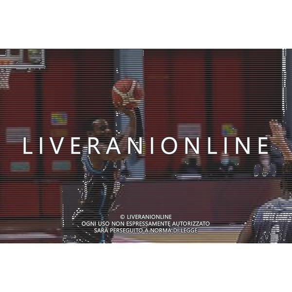 Matteo Casoni/LM - Vanoli Basket Cremona vs Banco di Sardegna Sassari - Campionato di Basket Serie A 2020/2021 23 dicembre 2020 - Sport Mario Radi, Cremona, Italia Nella foto: Tipo da fuori di David R. Cournooh della Vanoli Cremona @LM/Matteo Casoni AG ALDO LIVERANI SAS