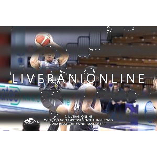 Matteo Casoni/LM - Vanoli Basket Cremona vs Banco di Sardegna Sassari - Campionato di Basket Serie A 2020/2021 23 dicembre 2020 - Sport Mario Radi, Cremona, Italia Nella foto: Scarico di T.J. Williams della Vanoli Cremona per un compagno @LM/Matteo Casoni AG ALDO LIVERANI SAS