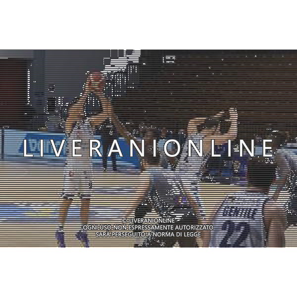 Matteo Casoni/LM - Vanoli Basket Cremona vs Banco di Sardegna Sassari - Campionato di Basket Serie A 2020/2021 23 dicembre 2020 - Sport Mario Radi, Cremona, Italia Nella foto: Tiro dalla lunga di Marco Spissu della Banco Di Sardegna Sassari @LM/Matteo Casoni AG ALDO LIVERANI SAS