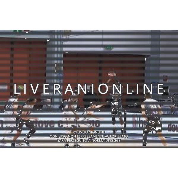 Matteo Casoni/LM - Vanoli Basket Cremona vs Banco di Sardegna Sassari - Campionato di Basket Serie A 2020/2021 23 dicembre 2020 - Sport Mario Radi, Cremona, Italia Nella foto: Tiro da 3 punti di David R. Cournooh della Vanoli Cremona @LM/Matteo Casoni AG ALDO LIVERANI SAS