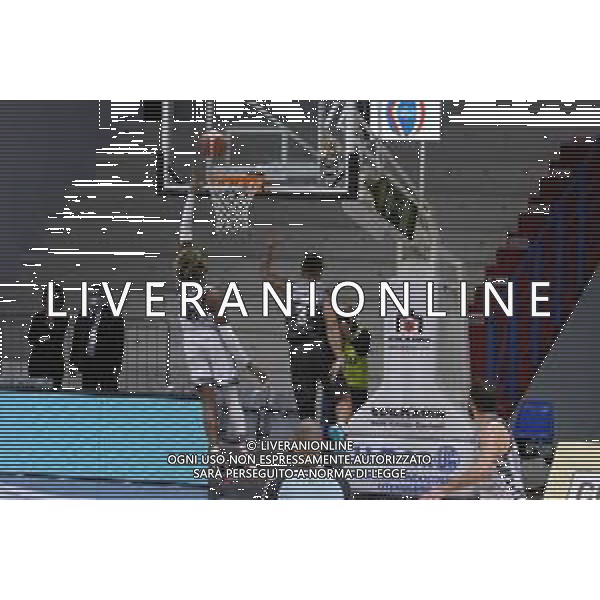 Matteo Casoni/LM - Vanoli Basket Cremona vs Banco di Sardegna Sassari - Campionato di Basket Serie A 2020/2021 23 dicembre 2020 - Sport Mario Radi, Cremona, Italia Nella foto: Appoggio di Justin Tillman della Banco Di Sardegna Sassari @LM/Matteo Casoni AG ALDO LIVERANI SAS
