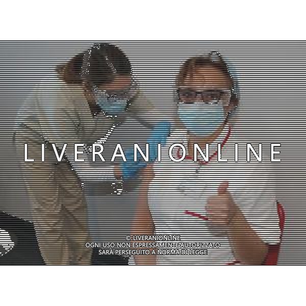 IMOLA 27 12 2020 MEDICAL CENTER DELL\'AUTODROMO ENZO E DINO FERRARI "LE PRIME VACCINAZIONI CONTRO SARS-COV 2 A 25 OPERATORI SANITARI DELL\'AUSL DI IMOLA ©SANNA/AG. ALDO LIVERANI SAS