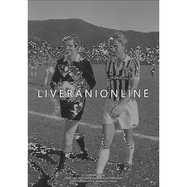 RETROSPETTIVA 1982-1983 - ROBERTO BETTEGA CALCIATORE CON LA MAGLIA DELLA JUVENTUS NELLA FOTO CON L\'ARBITRO PIERLUIGI PAIRETTO ©Archivio Giovanni Liverani/AG. ALDO LIVERANI SAS