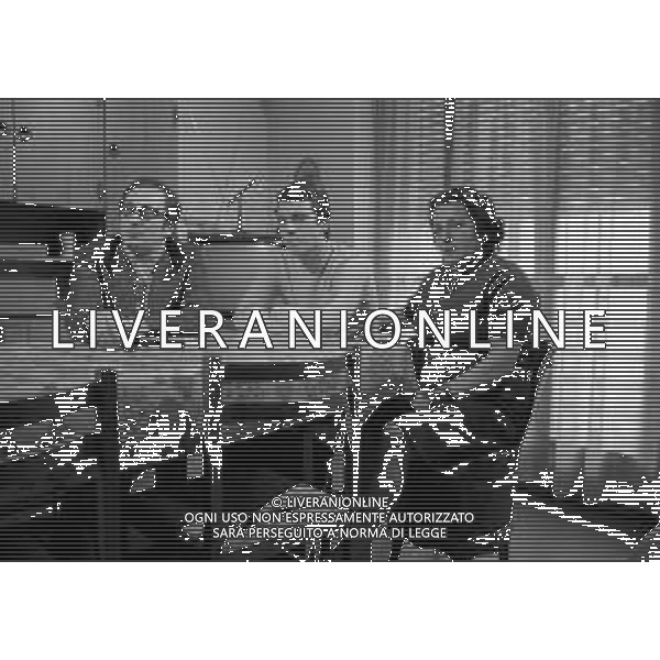 ROBERTO BETTEGA CALCIATORE A FENESTRELLE TORINO NEL FEBBRAIO 1972 A CASA DEI GENITORI - RETROSPETTIVA NELLA FOTO A PRANZO CON LA MADRE ©Archivio Giovanni Liverani /AG. ALDO LIVERANI SAS