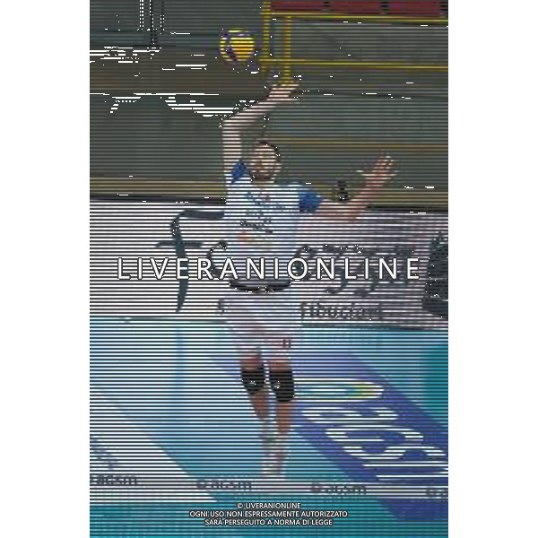Roberto Tommasini/LM - NBV Verona vs Allianz Milano - Campionato di Volley Superlega Serie A 2020/2021 03 gennaio 2021 - Verona, Italia Nella foto: Matteo Piano - Allianz Power Volley Milano al servizio. @LM/Roberto Tommasini AG ALDO LIVERANI SAS