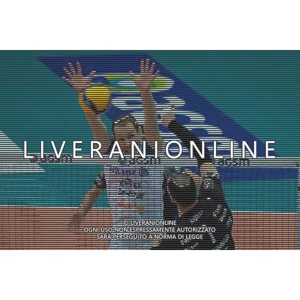 Roberto Tommasini/LM - NBV Verona vs Allianz Milano - Campionato di Volley Superlega Serie A 2020/2021 03 gennaio 2021 - Verona, Italia Nella foto: Muro di Tine Urnaut - Allianz Power Volley Milano @LM/Roberto Tommasini AG ALDO LIVERANI SAS