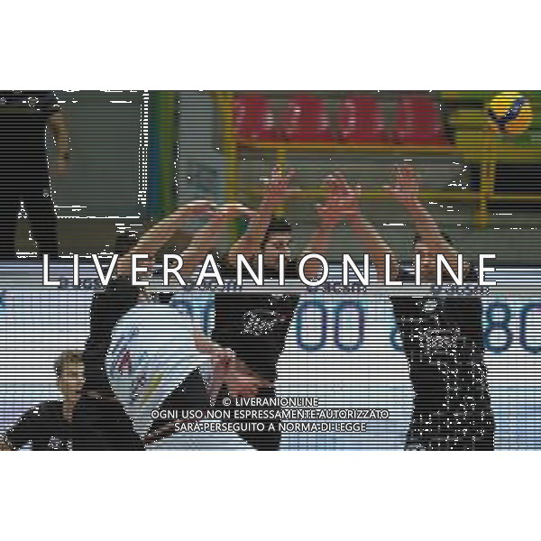 Roberto Tommasini/LM - NBV Verona vs Allianz Milano - Campionato di Volley Superlega Serie A 2020/2021 03 gennaio 2021 - Verona, Italia Nella foto: Muro a tre NBV Verona con Thomas Jaeschke - NBV Verona - Jonas Aguenier - NBV Verona @LM/Roberto Tommasini AG ALDO LIVERANI SAS