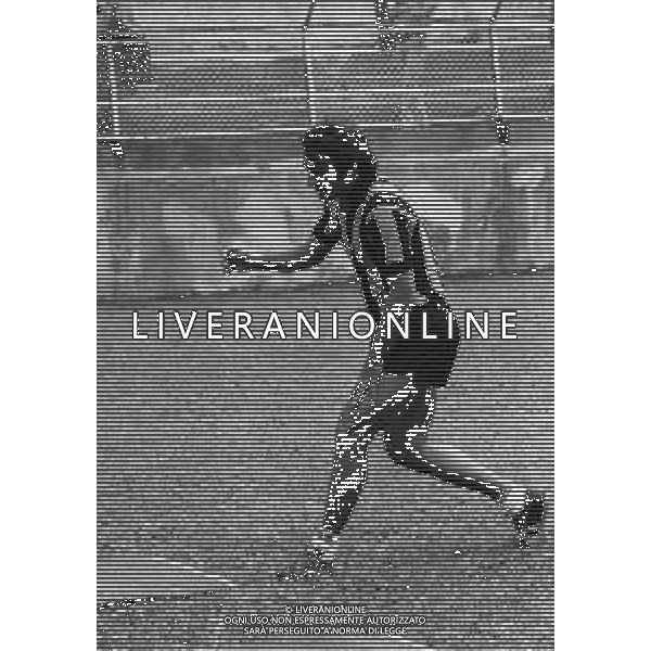 RETROSPETTIVA PIETRO ANASTASI CALCIATORE NELLA FOTO PIETRO ANASTASI IN RITIRO CON L\'INTER A SAN PELLEGRINO TERME NELL\'ANNO 1976 AG ALDO LIVERANI SAS