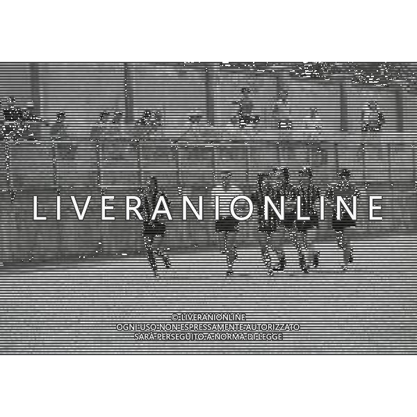 RETROSPETTIVA PIETRO ANASTASI CALCIATORE NELLA FOTO PIETRO ANASTASI IN RITIRO CON L\'INTER A SAN PELLEGRINO TERME NELL\'ANNO 1976 AG ALDO LIVERANI SAS