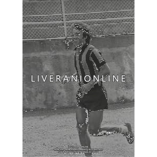 RETROSPETTIVA PIETRO ANASTASI CALCIATORE NELLA FOTO PIETRO ANASTASI IN RITIRO CON L\'INTER A SAN PELLEGRINO TERME NELL\'ANNO 1976 AG ALDO LIVERANI SAS