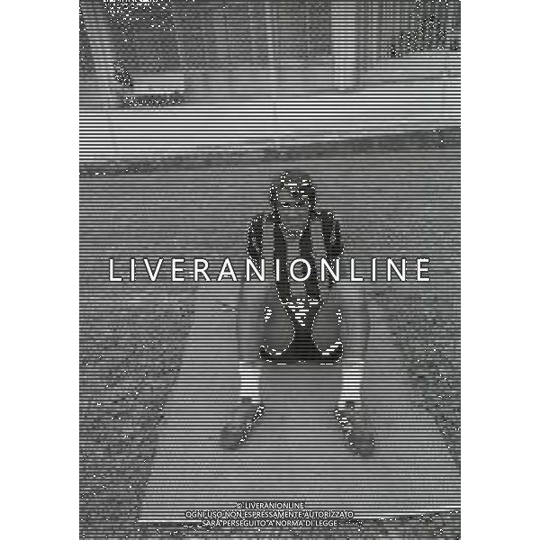 RETROSPETTIVA PIETRO ANASTASI CALCIATORE NELLA FOTO PIETRO ANASTASI IN RITIRO CON L\'INTER A SAN PELLEGRINO TERME NELL\'ANNO 1976 AG ALDO LIVERANI SAS