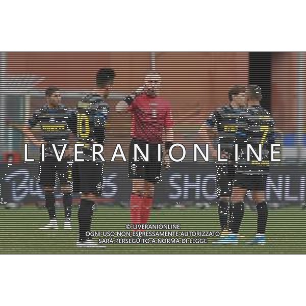 Danilo Vigo/LM - UC Sampdoria vs FC Internazionale - Italian football Serie A match 2020/2021 06 January 2021 - Luigi Ferraris stadium, Genova, Italy Photo showing: The Referee of the match Paolo Valer, consulting VAR @LM/Danilo Vigo AG ALDO LIVERANI SAS