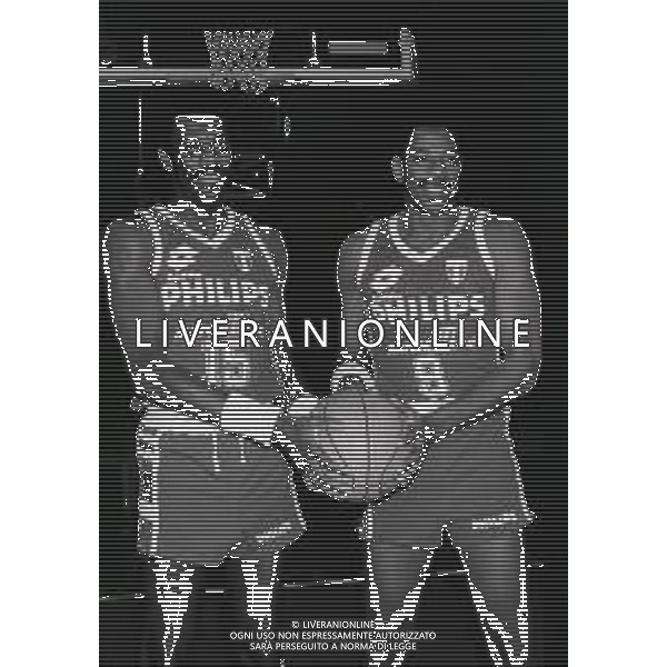RETROSPETTIVA BOB MC ADOO BASKET NELLA FOTO BOB MC ADOO E EARL CURETON CON LA MAGLIA DELLA PHILIPS MILANO NELL\'ANNO 1988-1989 AG ALDO LIVERANI SAS