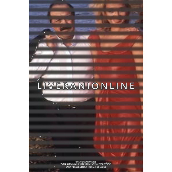 RETROSPETTIVA MAURIZIO COSTANZO GIORNALISTA NELLA FOTO CON LA COMPAGNA SIMONA IZZO NEL 1984 ©Archivio Giovanni Liverani/AG. ALDO LIVERANI SAS