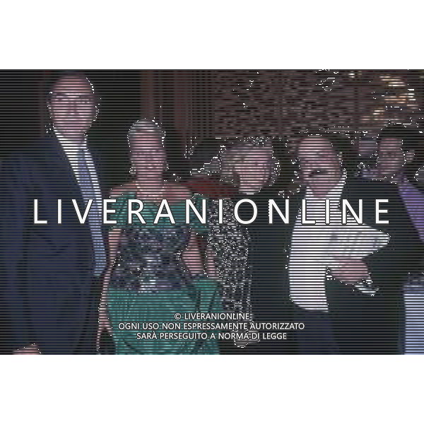 RETROSPETTIVA MAURIZIO COSTANZO GIORNALISTA NELLA FOTO CON MOGLIE MARTA FLAVI, PIPPO BAUDO CON LA MOGLIE KATIA RICCIARELLI NEL 1988 ©Archivio Giovanni Liverani/AG. ALDO LIVERANI SAS