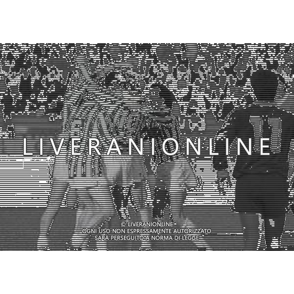 10-01-1988 UDINE CAMPIONATO DI CALCIO SERIE B UDINESE AREZZO 1-1 NELLA FOTO ABBRACCI GIOCATORI UDINESE DOPO IL GOAL AG ALDO LIVERANI SAS