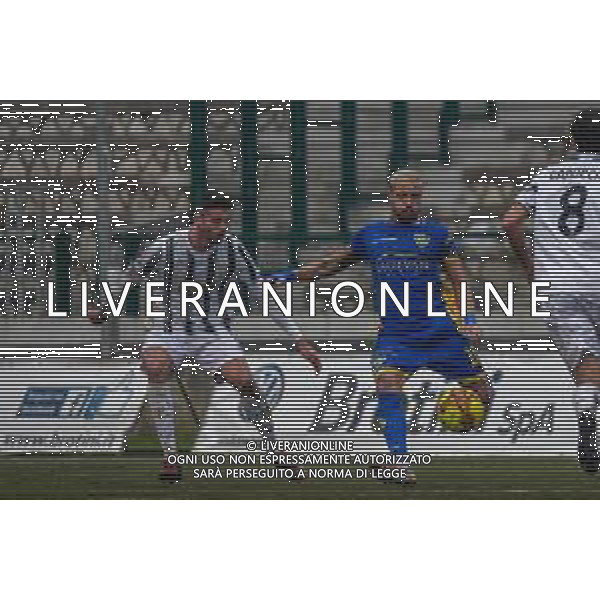 Fabio Fagiolini/LM - Carrarese vs Juventus U23 - Campionato di Calcio Serie C - Lega Pro 2020/2021 09 gennaio 2021 - Carrara, Italia Nella foto: Giuseppe Caccavallo (Carrarese) inseguito da Marco Imperiale (Carrarese) @LM/Fabio Fagiolini AG ALDO LIVERANI SAS