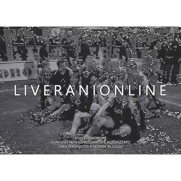 1994-1995 PARMA FINALE DI COPPA ITALIA PARMA JUVENTUS NELLA FOTO I GIOCATORI DELLA JUVENTUS A FINE GARA FESTEGGIANO LA VITTORIA DELLA COPPA ITALIA AG ALDO LIVERANI SAS