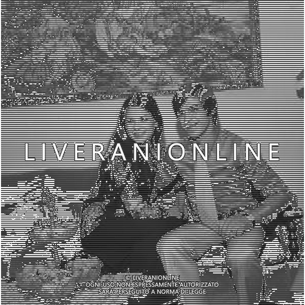 ROSANNA FRATELLO CANTANTE E ATTRICE ITALIANA CON IL MARITO PINO CAPPELLANO E LA SUA FAMIGLIA NEL 1971 - RETROSPETTIVA ©Archivio Giovanni Liverani / AG. ALDO LIVERANI SAS