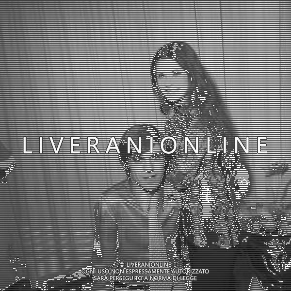 ROSANNA FRATELLO CANTANTE E ATTRICE ITALIANA CON IL MARITO PINO CAPPELLANO E LA SUA FAMIGLIA NEL 1971 - RETROSPETTIVA ©Archivio Giovanni Liverani / AG. ALDO LIVERANI SAS