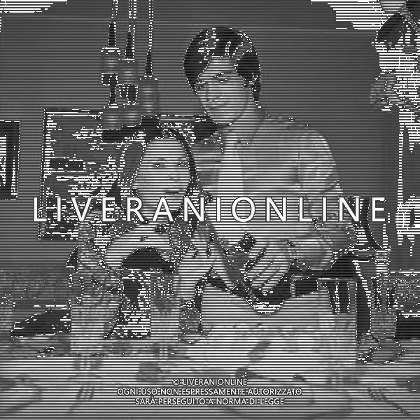 ROSANNA FRATELLO CANTANTE E ATTRICE ITALIANA CON IL MARITO PINO CAPPELLANO E LA SUA FAMIGLIA NEL 1971 - RETROSPETTIVA ©Archivio Giovanni Liverani / AG. ALDO LIVERANI SAS