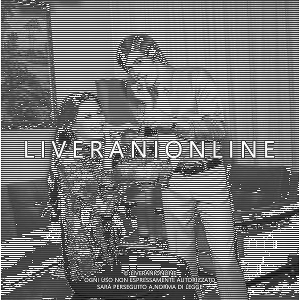 ROSANNA FRATELLO CANTANTE E ATTRICE ITALIANA CON IL MARITO PINO CAPPELLANO E LA SUA FAMIGLIA NEL 1971 - RETROSPETTIVA ©Archivio Giovanni Liverani / AG. ALDO LIVERANI SAS