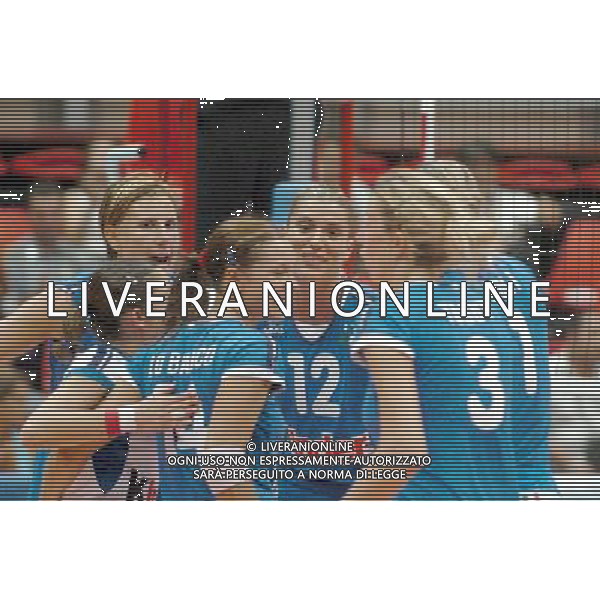 LIVORNO,25 AGOSTO 2005 VOLLEY FEMMINILE QUADRANGOLARE INTERNAZIONALE \'CITTA\' DI LIVORNO\' PARTITA ITALIA-TURCHIA NELLA FOTO:ESULTANZA PUNTO FOTO BIZZI-A.LIVERANI