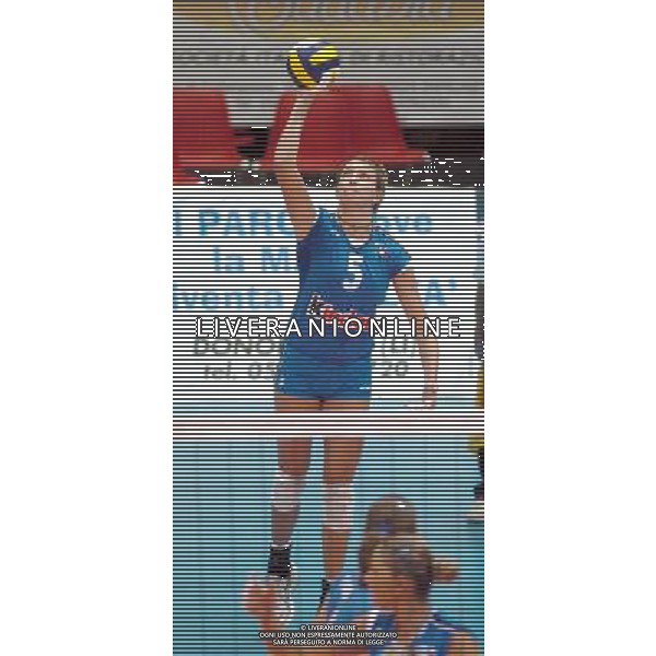 LIVORNO,25 AGOSTO 2005 VOLLEY FEMMINILE QUADRANGOLARE INTERNAZIONALE \'CITTA\' DI LIVORNO\' PARTITA ITALIA-TURCHIA NELLA FOTO:ANZANELLO SARA FOTO BIZZI-A.LIVERANI
