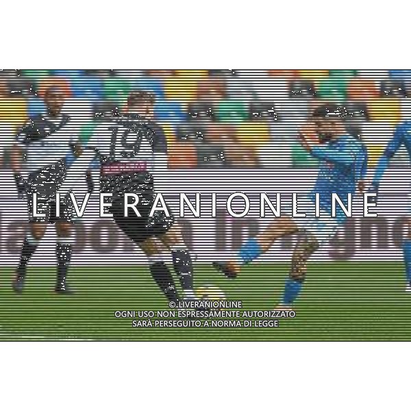 Ettore Griffoni/LM - Udinese Calcio vs SSC Napoli - Italian football Serie A match 2020/2021 10 January 2021 - Friuli Dacia Arena stadium, udine, Italy Photo showing: Lorenzo Insigne (Napoli) kicks the ball hindered by Jens Stryger Larsen (Udinese) @LM/Ettore Griffoni AG ALDO LIVERANI SAS