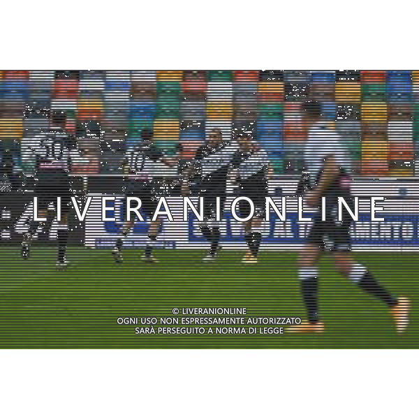 Ettore Griffoni/LM - Udinese Calcio vs SSC Napoli - Italian football Serie A match 2020/2021 10 January 2021 - Friuli Dacia Arena stadium, udine, Italy Photo showing: Happiness of Kevin Lasagna (Udinese) and teammates after scoring a goal of 1-1 @LM/Ettore Griffoni AG ALDO LIVERANI SAS